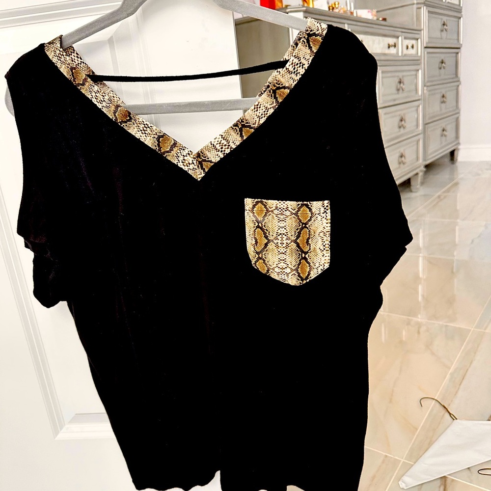 Snake skin detail tee